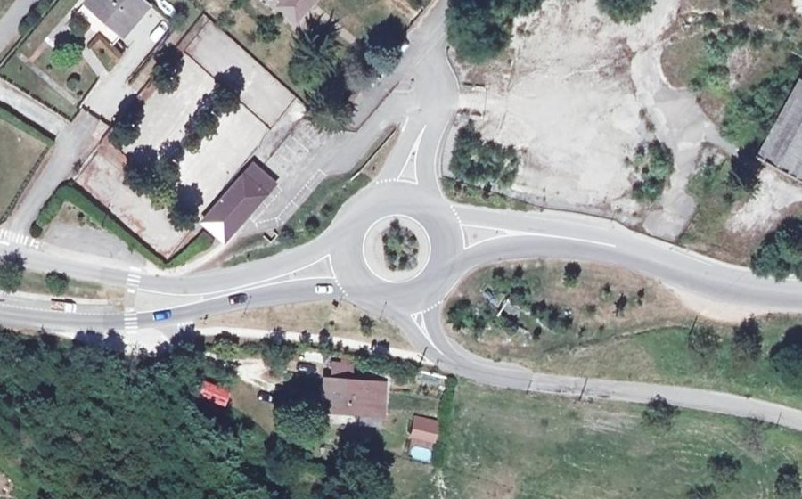 Vue aérienne du Rond-point anonyme n°617345751