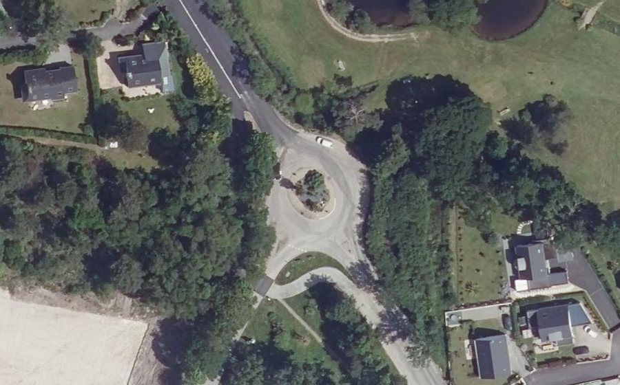 Vue aérienne du Rond-point anonyme n°61743130