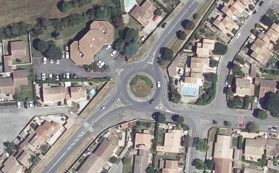 Vue aérienne du Rond-point anonyme n°61744464