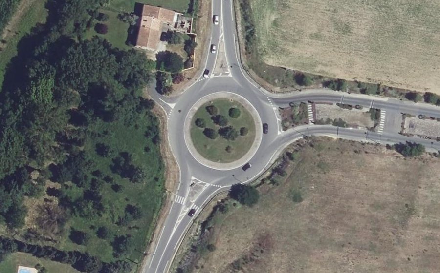 Vue aérienne du Rond-point anonyme n°61744517