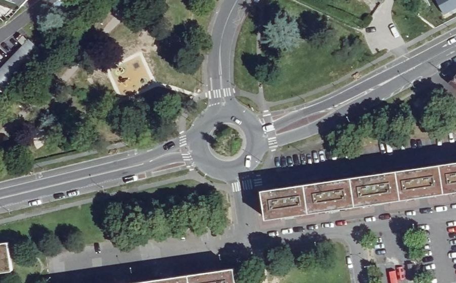 Vue aérienne du Rond-point anonyme n°617588913