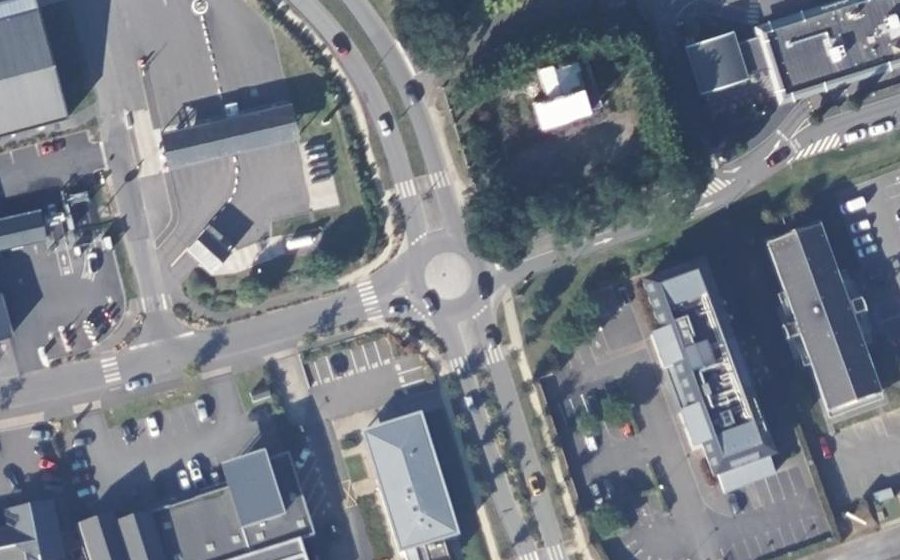Vue aérienne du Rond-point anonyme n°617610203