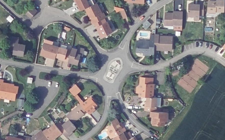 Vue aérienne du Rond-point anonyme n°617623493