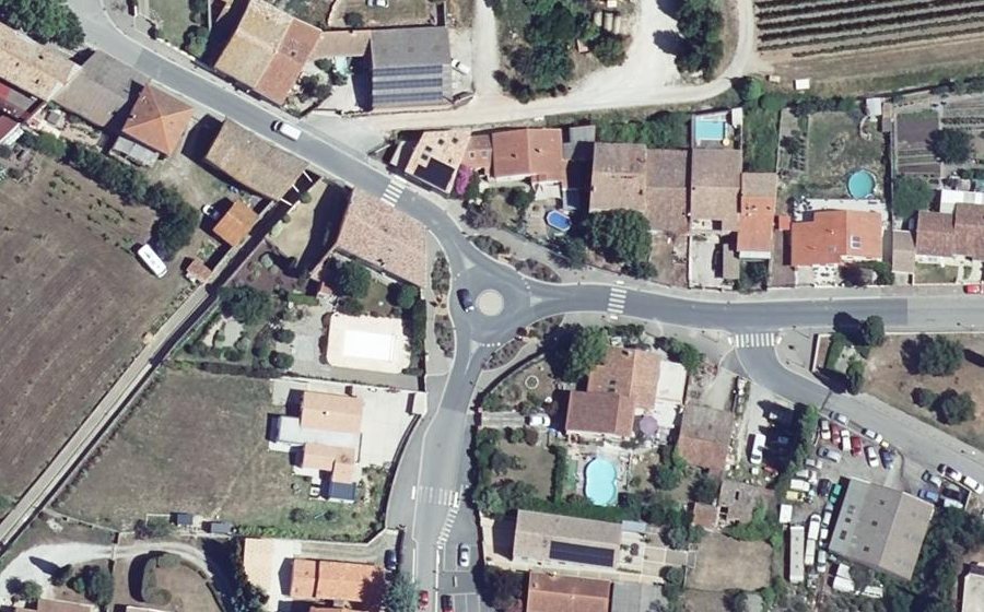 Vue aérienne du Rond-point anonyme n°617628965