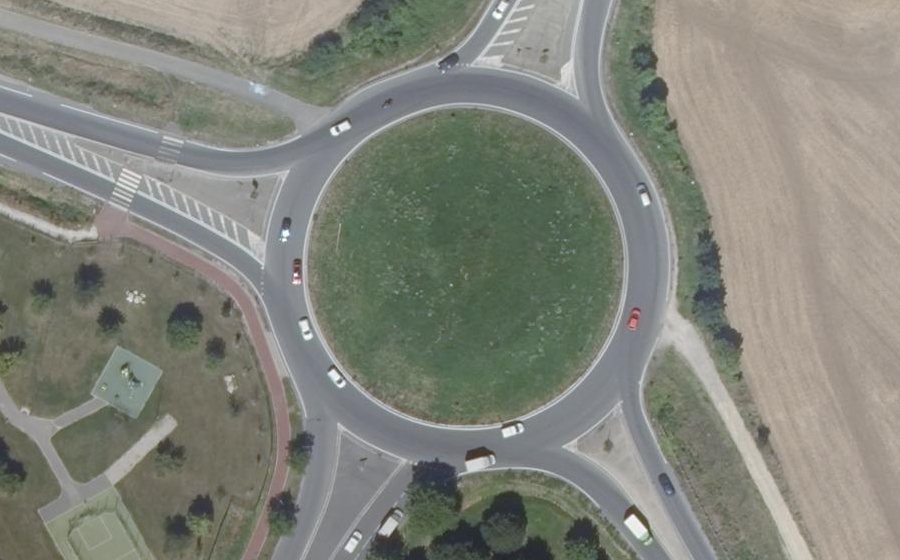 Vue aérienne du Rond-point anonyme n°618140773