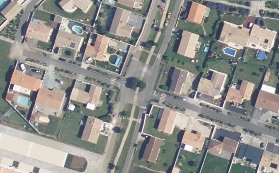 Vue aérienne du Rond-point anonyme n°618217094