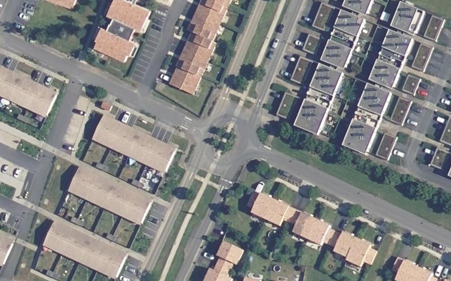 Vue aérienne du Rond-point anonyme n°618217103
