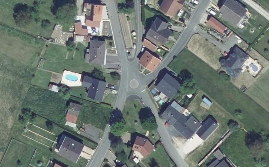 Vue aérienne du Rond-point anonyme n°618218102
