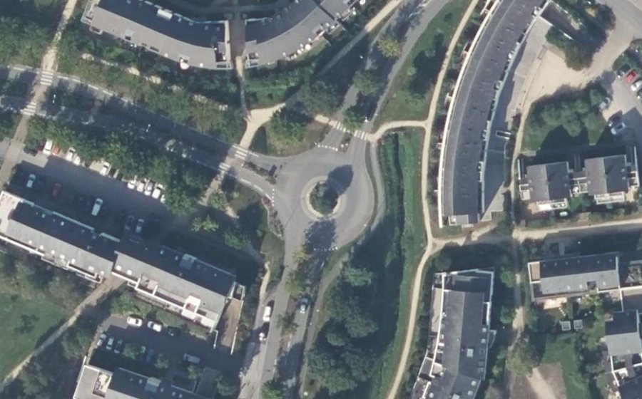 Vue aérienne du Rond-point anonyme n°618516846