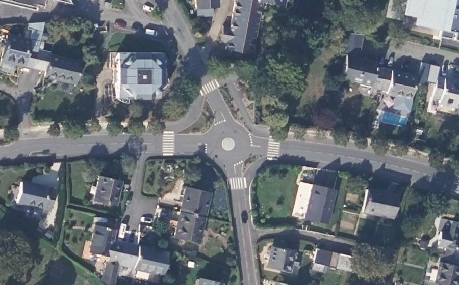 Vue aérienne du Rond-point anonyme n°618516887