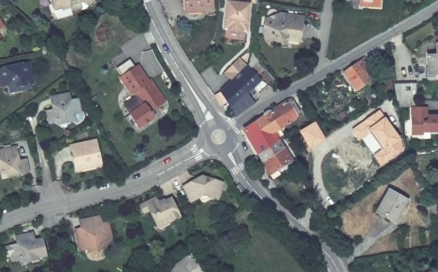 Vue aérienne du Rond-point anonyme n°618526945