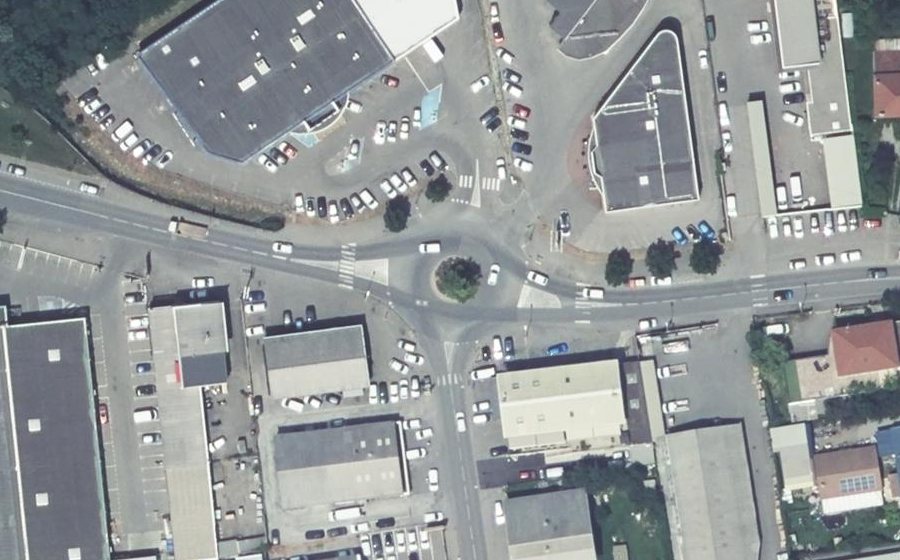 Vue aérienne du Rond-point anonyme n°618541734