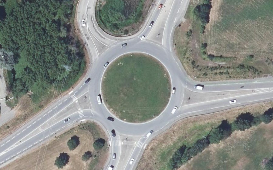 Vue aérienne du Rond-point anonyme n°618617827