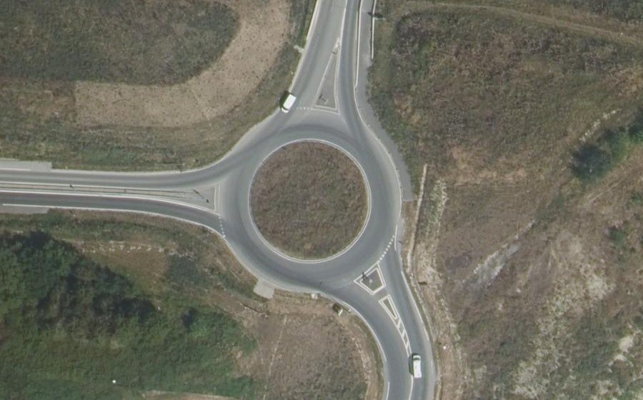 Vue aérienne du Rond-point anonyme n°618743530