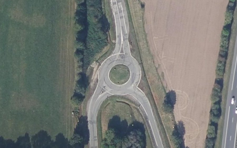 Vue aérienne du Rond-point anonyme n°618763524