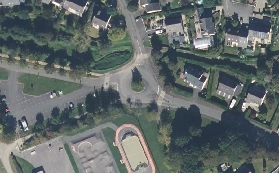 Vue aérienne du Rond-point anonyme n°618763677