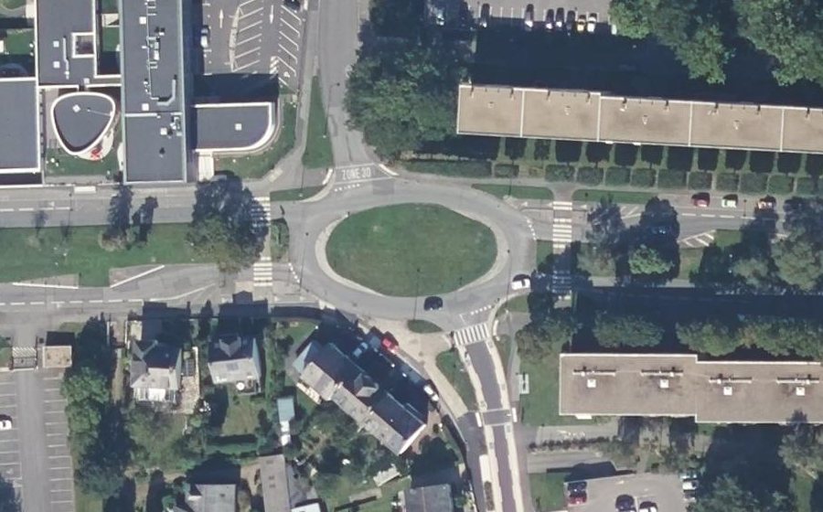 Vue aérienne du Rond-point anonyme n°618763736