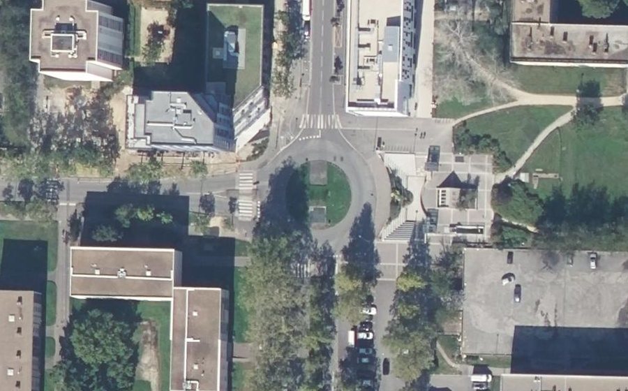 Vue aérienne du Rond-point anonyme n°618763740