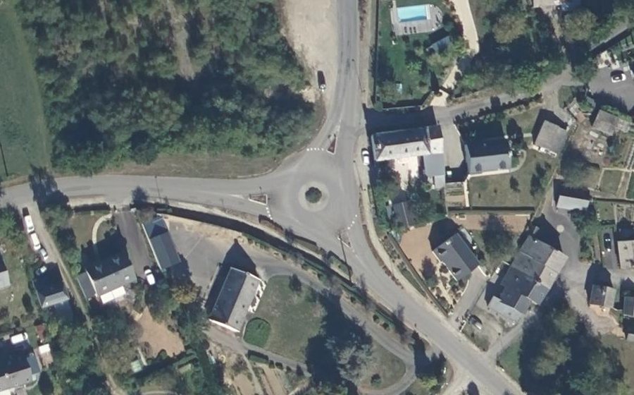 Vue aérienne du Rond-point anonyme n°618763745