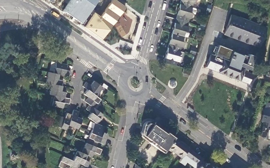 Vue aérienne du Rond-point anonyme n°618763792