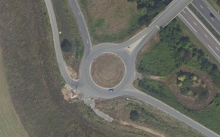 Vue aérienne du Rond-point anonyme n°618810983