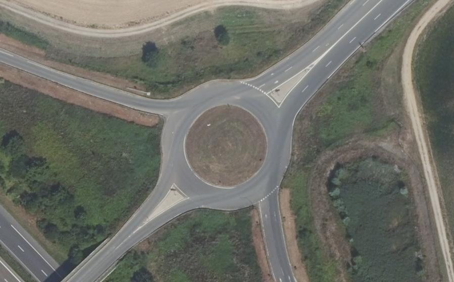 Vue aérienne du Rond-point anonyme n°618810986