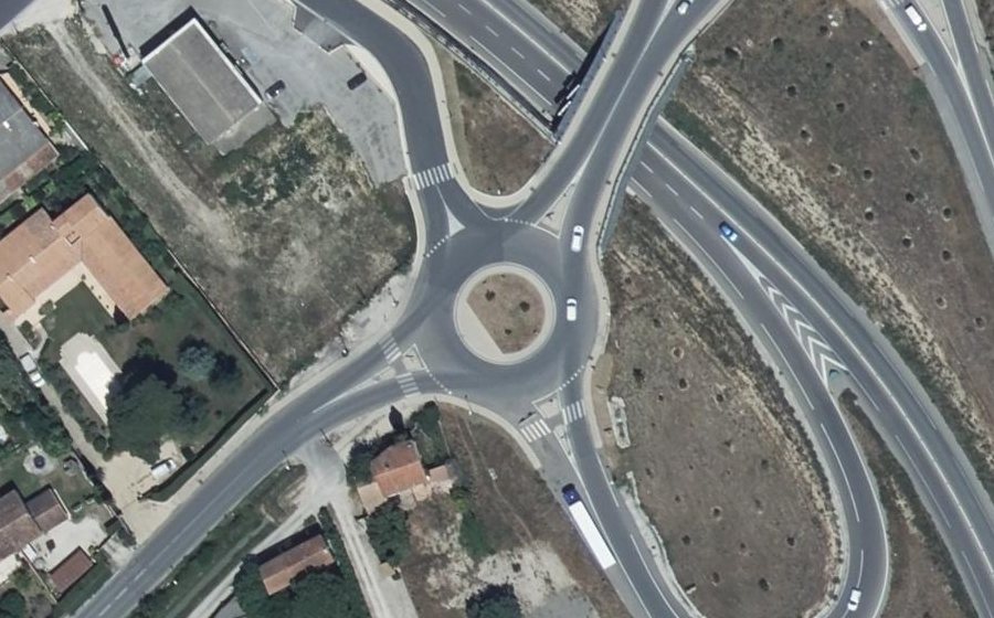 Vue aérienne du Rond-point anonyme n°618834139