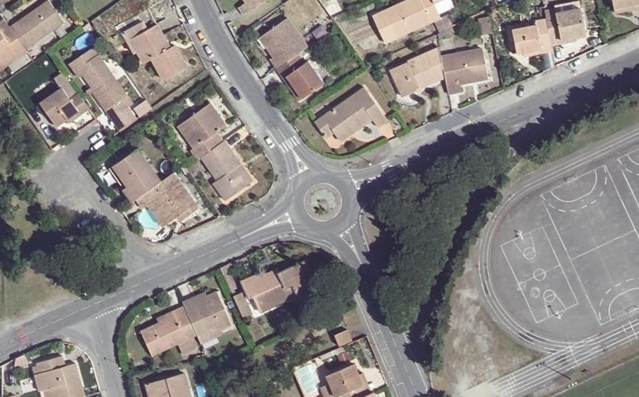 Vue aérienne du Rond-point anonyme n°61924532