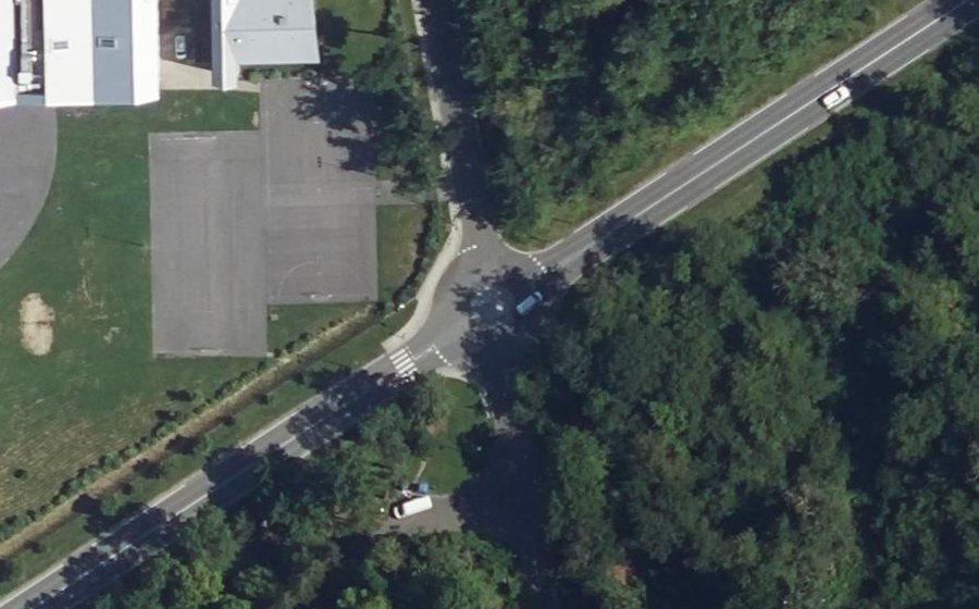 Vue aérienne du Rond-point anonyme n°619367172
