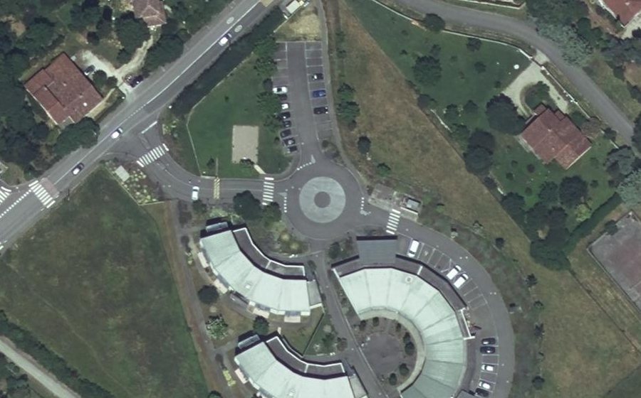 Vue aérienne du Rond-point anonyme n°619415276
