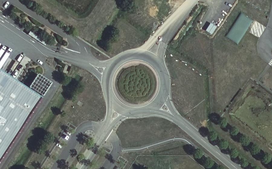 Vue aérienne du Rond-point anonyme n°61973087