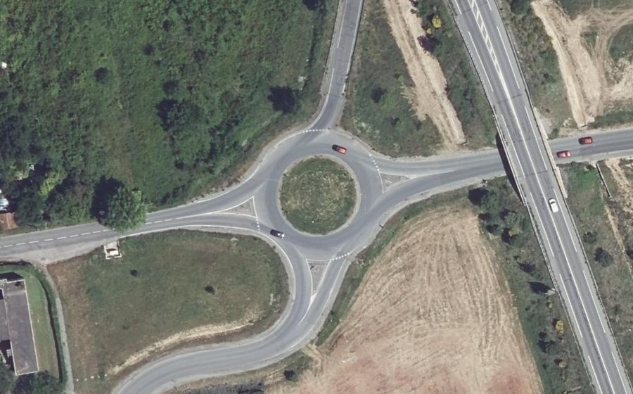 Vue aérienne du Rond-point anonyme n°61978550