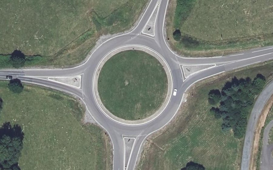 Vue aérienne du Rond-point anonyme n°61982029
