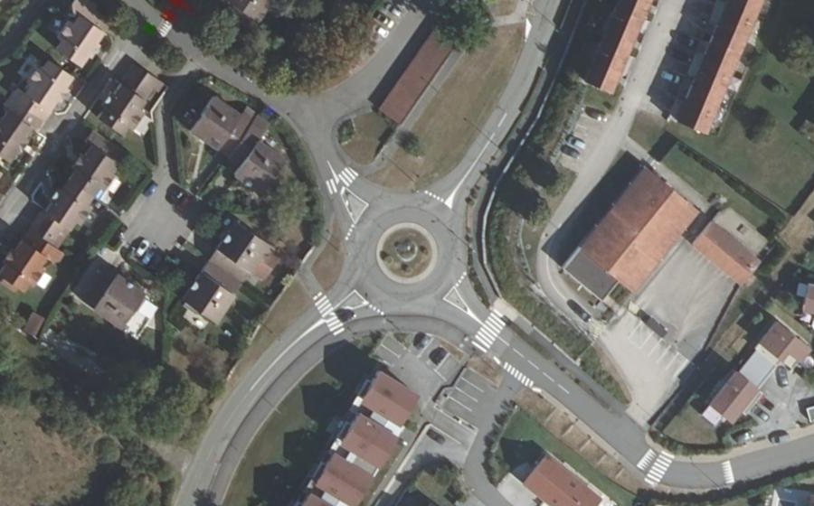 Vue aérienne du Rond-point anonyme n°620068740