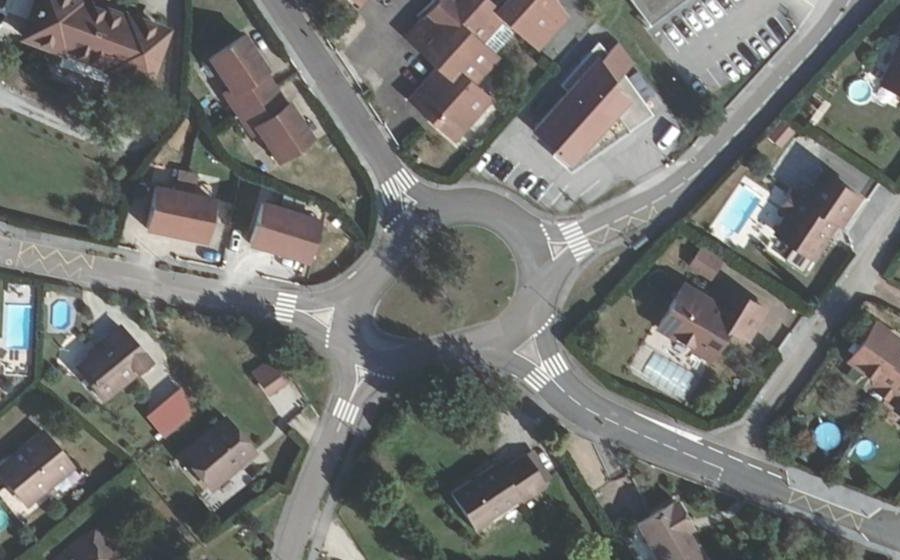 Vue aérienne du Rond-point anonyme n°620068742