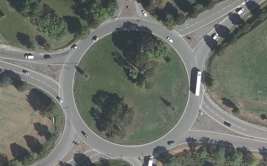 Vue aérienne du Rond-point anonyme n°620068762