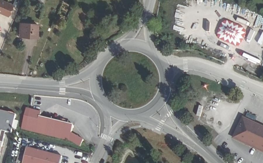 Vue aérienne du Rond-point anonyme n°620068783