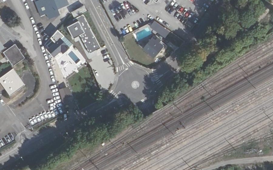Vue aérienne du Rond-point anonyme n°620069061