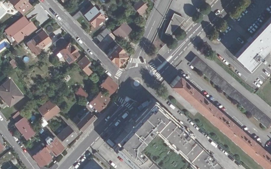 Vue aérienne du Rond-point anonyme n°620069092