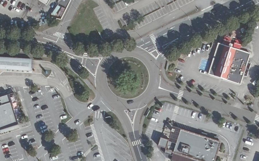 Vue aérienne du Rond-point anonyme n°620069102