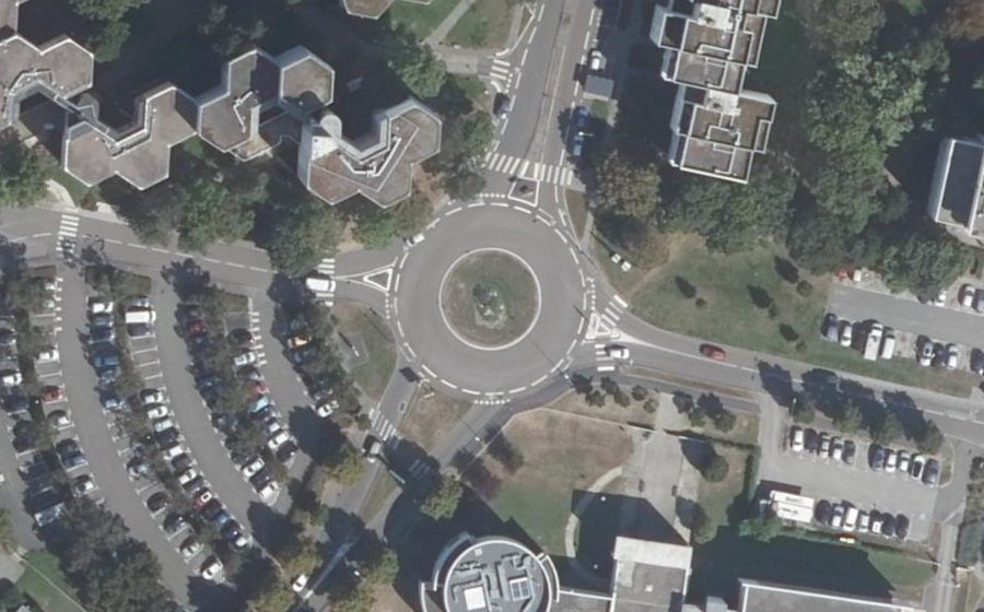 Vue aérienne du Rond-point anonyme n°620069108