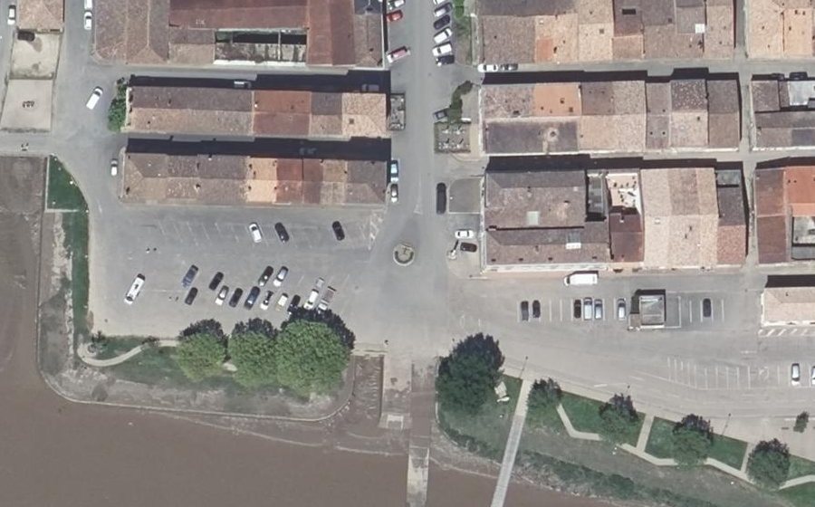 Vue aérienne du Rond-point anonyme n°620123840