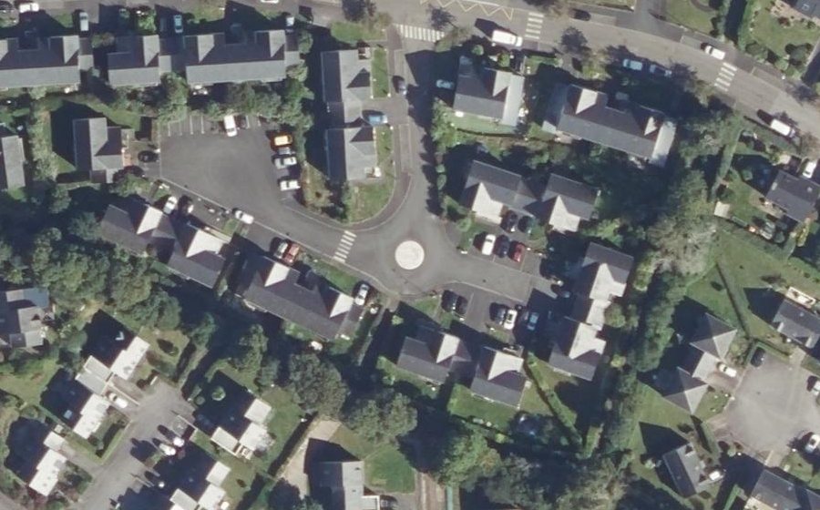 Vue aérienne du Rond-point anonyme n°620185791