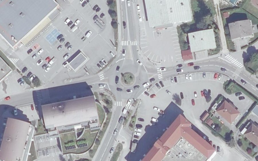 Vue aérienne du Rond-point anonyme n°620260688