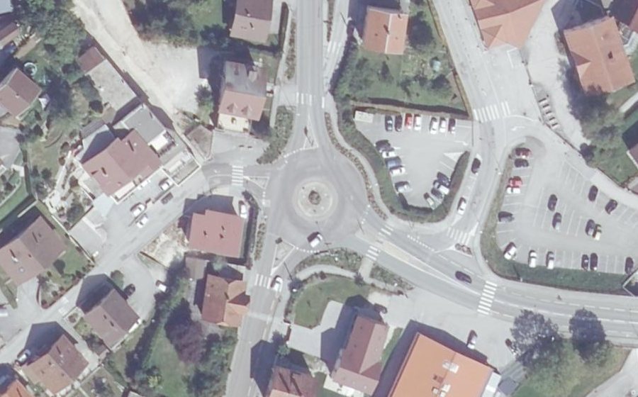 Vue aérienne du Rond-point anonyme n°620260691