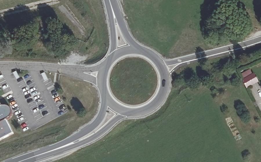 Vue aérienne du Rond-point anonyme n°620260724
