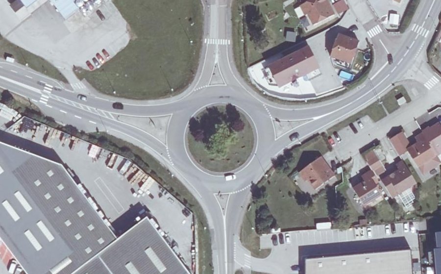 Vue aérienne du Rond-point anonyme n°620260735