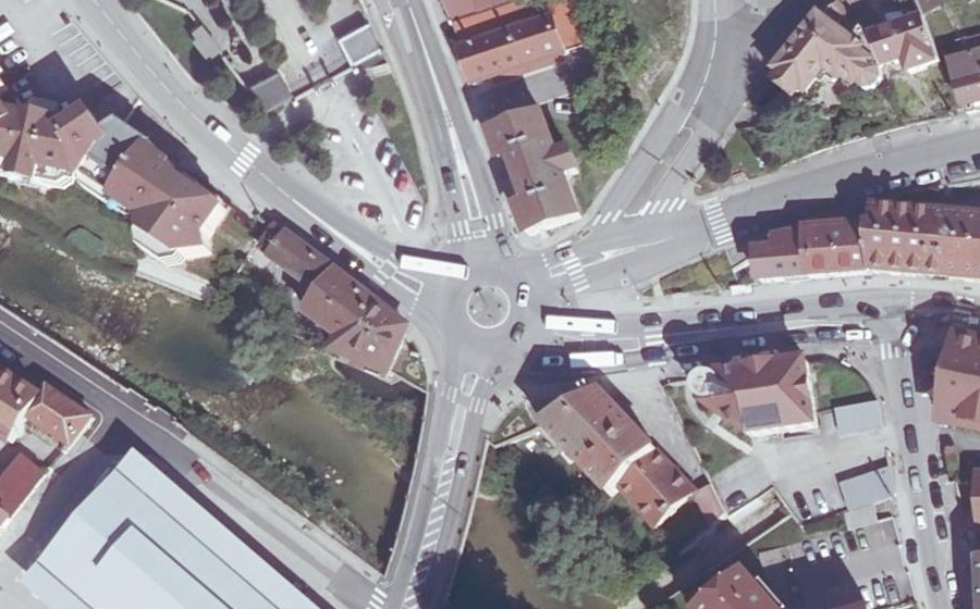 Vue aérienne du Rond-point anonyme n°620260739