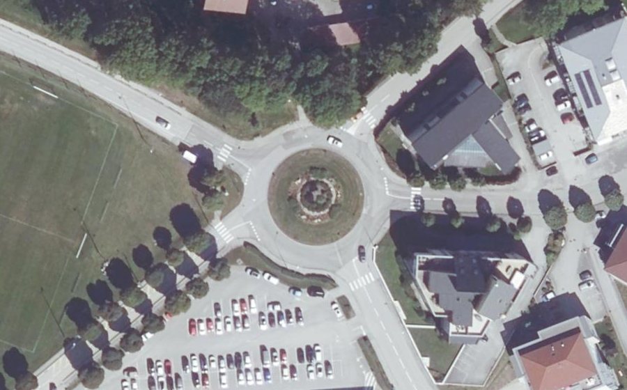 Vue aérienne du Rond-point anonyme n°620260750