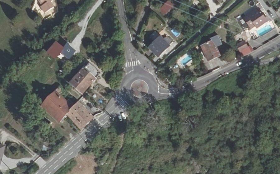Vue aérienne du Rond-point anonyme n°620260753